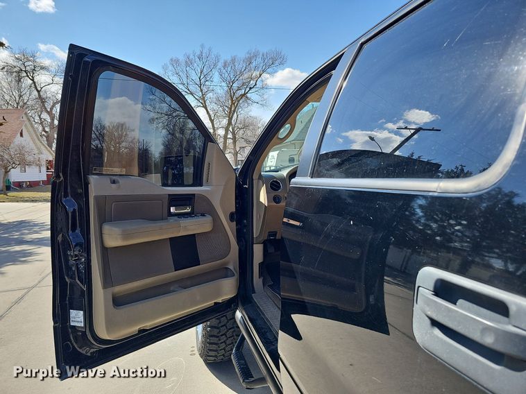 image for item MC9759 2005 Ford F150 XLT  SuperCrew pickup truck