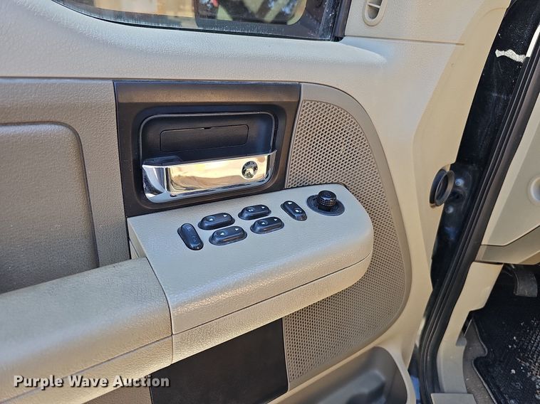 image for item MC9759 2005 Ford F150 XLT  SuperCrew pickup truck