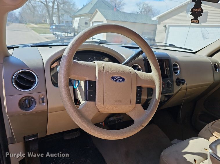 image for item MC9759 2005 Ford F150 XLT  SuperCrew pickup truck