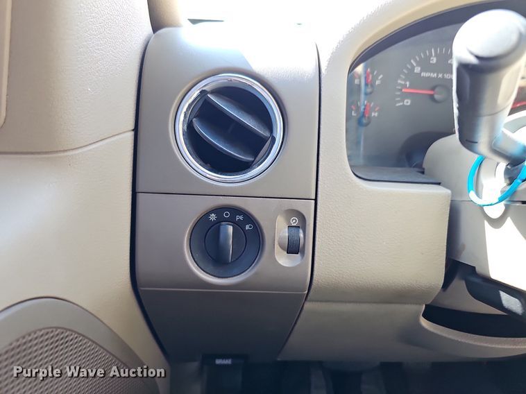 image for item MC9759 2005 Ford F150 XLT  SuperCrew pickup truck