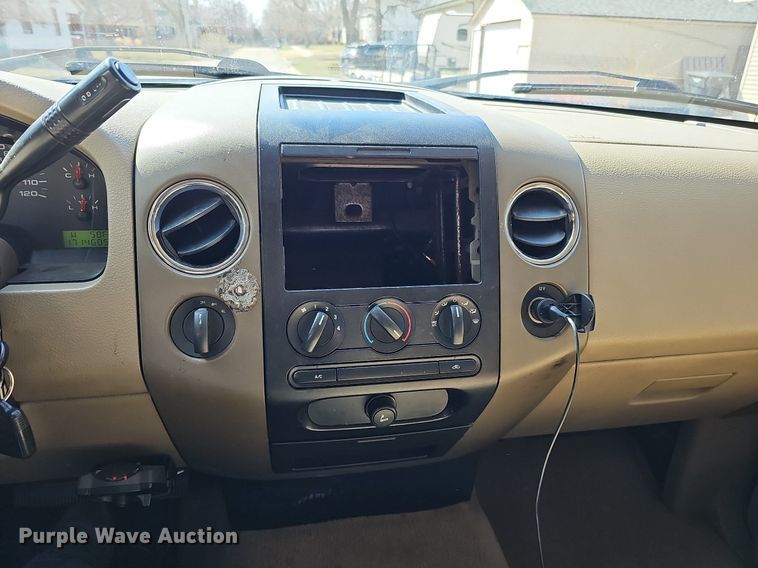 image for item MC9759 2005 Ford F150 XLT  SuperCrew pickup truck