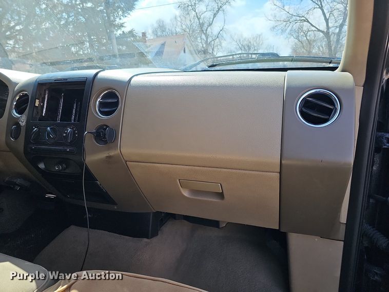 image for item MC9759 2005 Ford F150 XLT  SuperCrew pickup truck