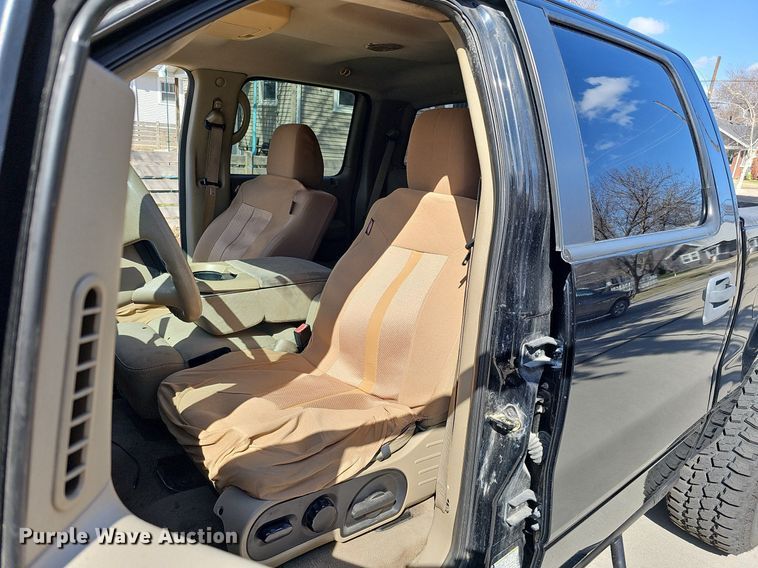 image for item MC9759 2005 Ford F150 XLT  SuperCrew pickup truck