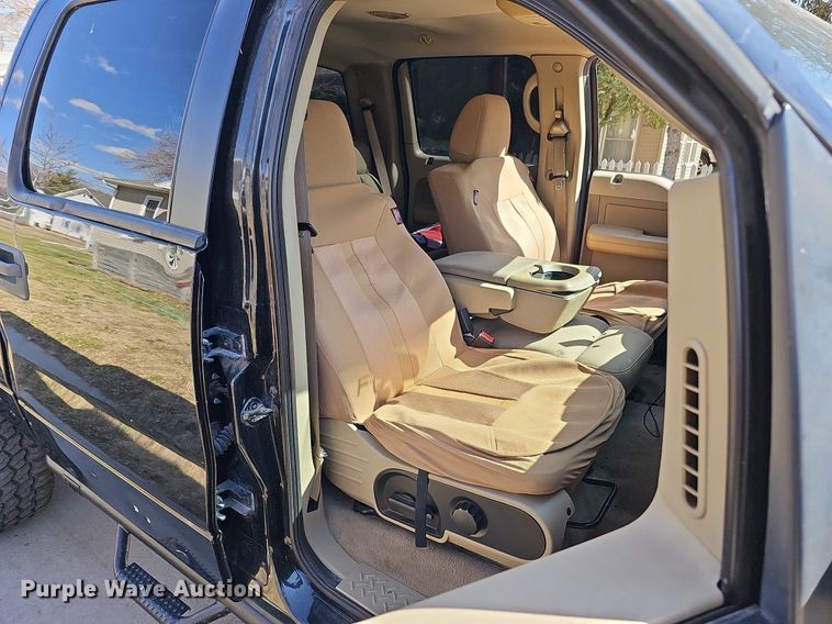 image for item MC9759 2005 Ford F150 XLT  SuperCrew pickup truck