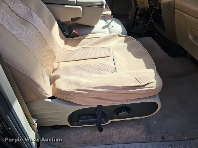 image for item MC9759 2005 Ford F150 XLT  SuperCrew pickup truck