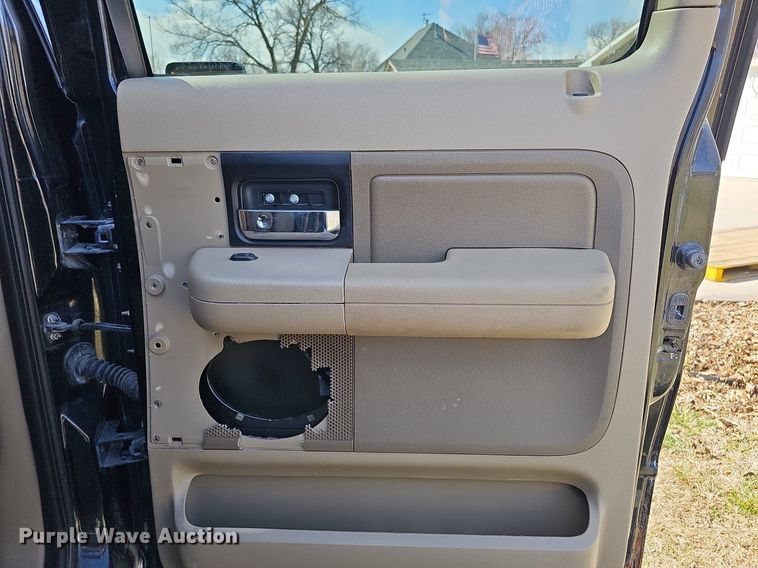 image for item MC9759 2005 Ford F150 XLT  SuperCrew pickup truck