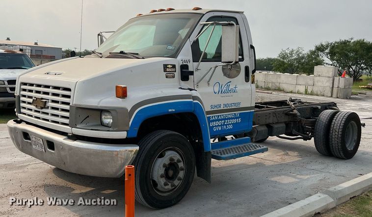 image for item MF9966 2006 Chevrolet C5500  truck cab and chassis