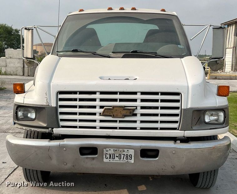image for item MF9966 2006 Chevrolet C5500  truck cab and chassis