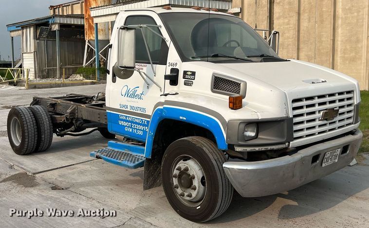 image for item MF9966 2006 Chevrolet C5500  truck cab and chassis