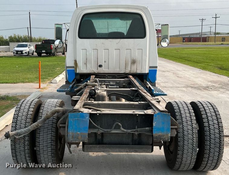 image for item MF9966 2006 Chevrolet C5500  truck cab and chassis