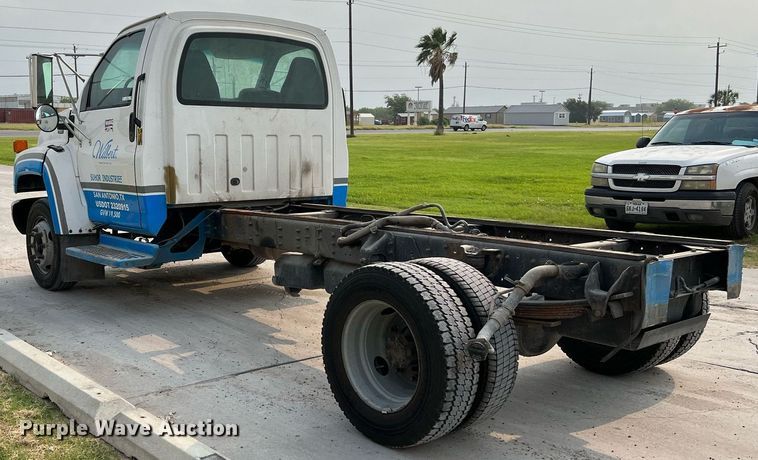 image for item MF9966 2006 Chevrolet C5500  truck cab and chassis