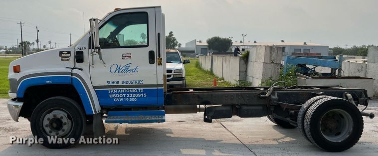 image for item MF9966 2006 Chevrolet C5500  truck cab and chassis