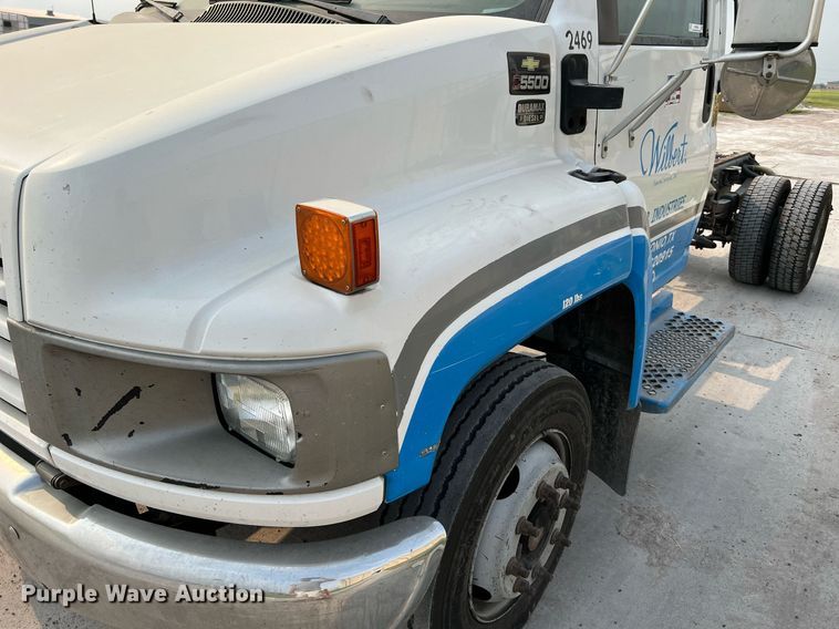 image for item MF9966 2006 Chevrolet C5500  truck cab and chassis