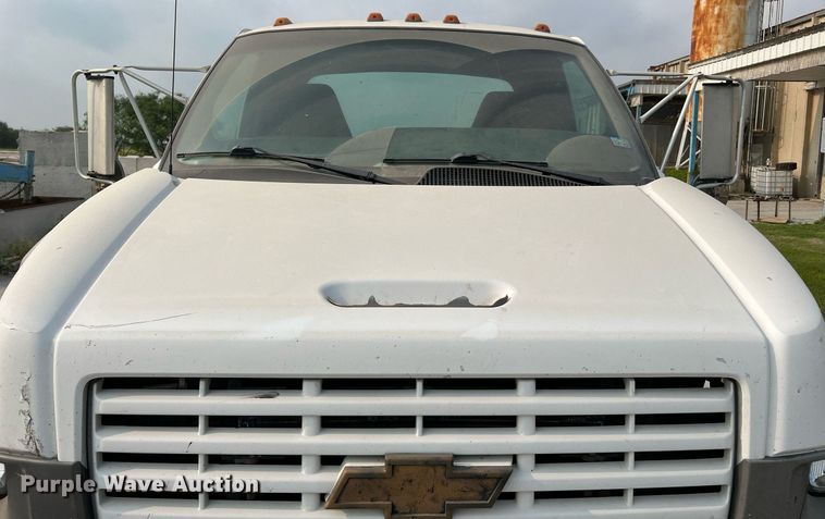 image for item MF9966 2006 Chevrolet C5500  truck cab and chassis