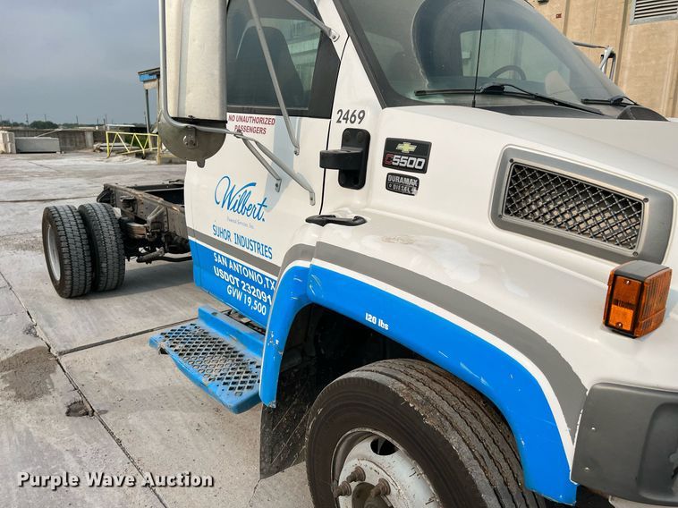 image for item MF9966 2006 Chevrolet C5500  truck cab and chassis