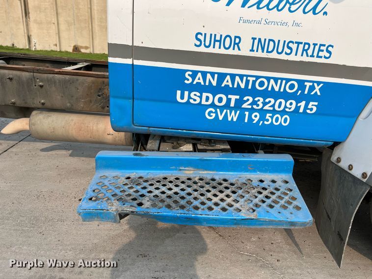 image for item MF9966 2006 Chevrolet C5500  truck cab and chassis