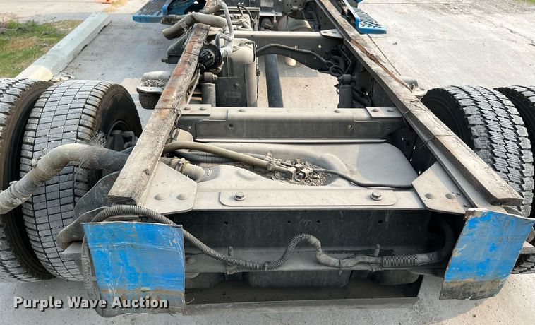 image for item MF9966 2006 Chevrolet C5500  truck cab and chassis