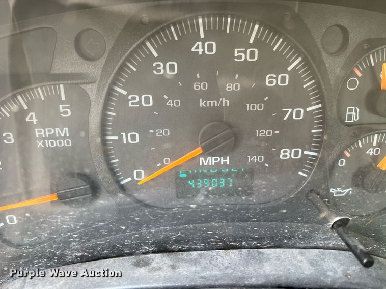 image for item MF9966 2006 Chevrolet C5500  truck cab and chassis