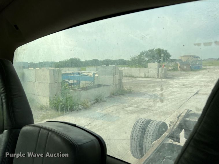 image for item MF9966 2006 Chevrolet C5500  truck cab and chassis