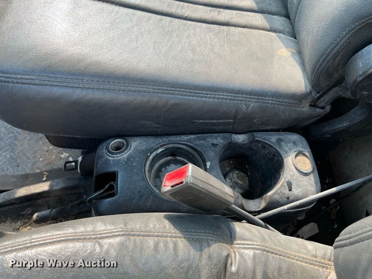 image for item MF9966 2006 Chevrolet C5500  truck cab and chassis