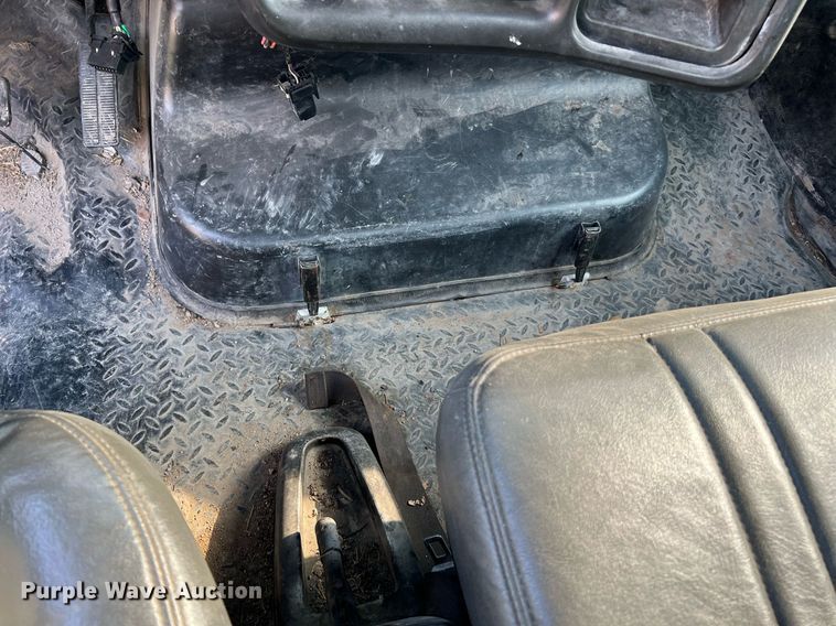 image for item MF9966 2006 Chevrolet C5500  truck cab and chassis