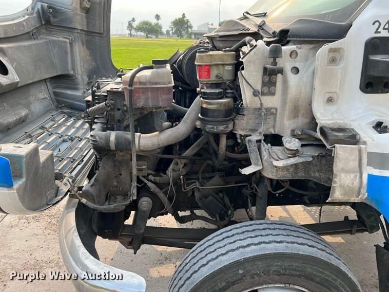 image for item MF9966 2006 Chevrolet C5500  truck cab and chassis