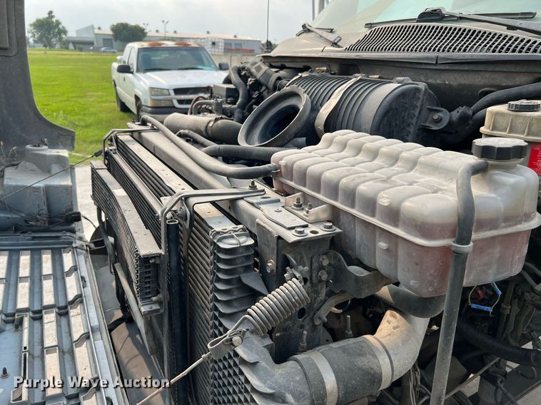 image for item MF9966 2006 Chevrolet C5500  truck cab and chassis