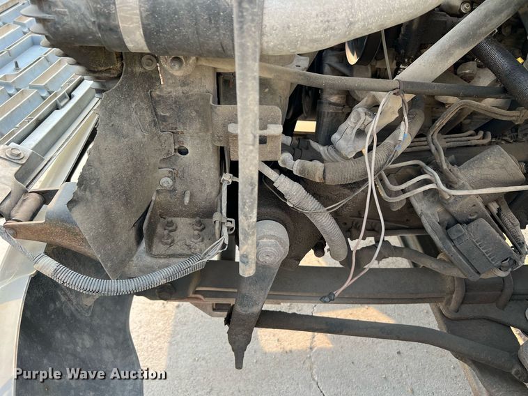 image for item MF9966 2006 Chevrolet C5500  truck cab and chassis