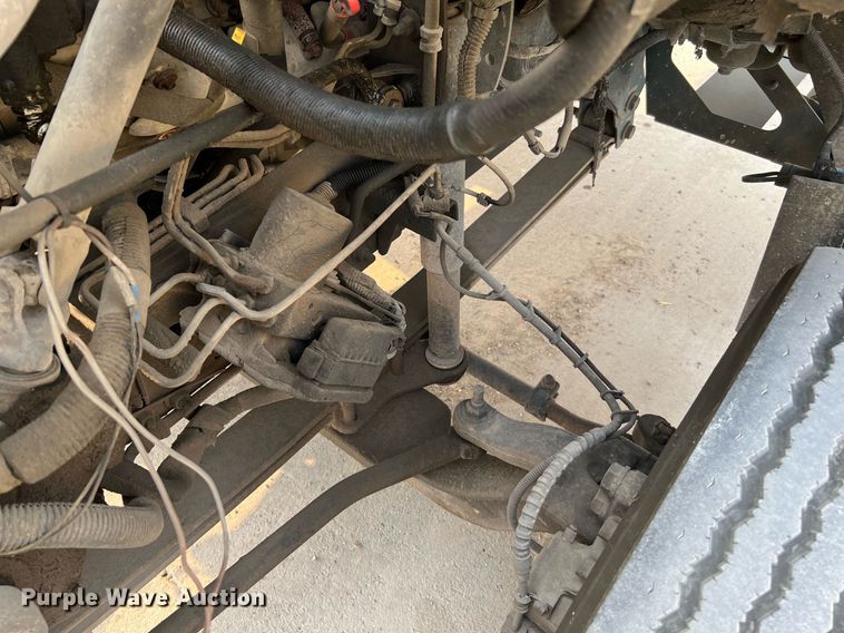 image for item MF9966 2006 Chevrolet C5500  truck cab and chassis