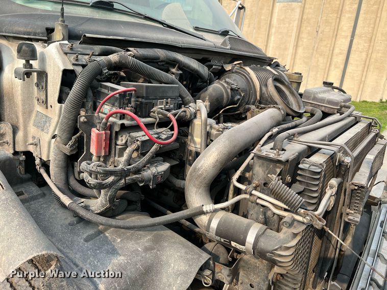 image for item MF9966 2006 Chevrolet C5500  truck cab and chassis