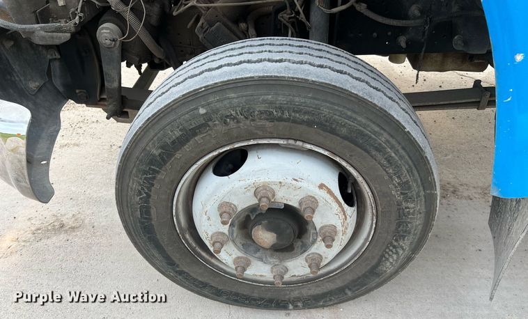 image for item MF9966 2006 Chevrolet C5500  truck cab and chassis