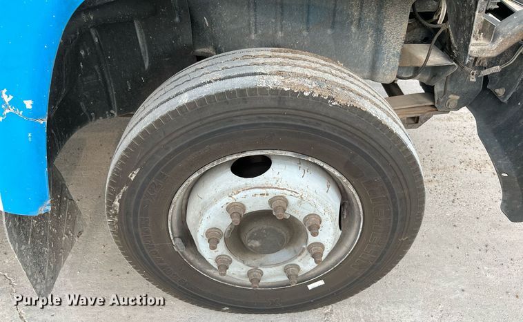 image for item MF9966 2006 Chevrolet C5500  truck cab and chassis