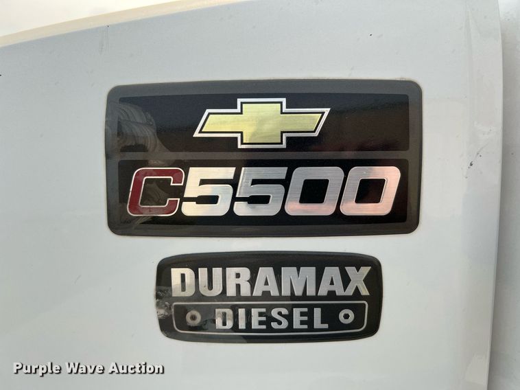 image for item MF9966 2006 Chevrolet C5500  truck cab and chassis