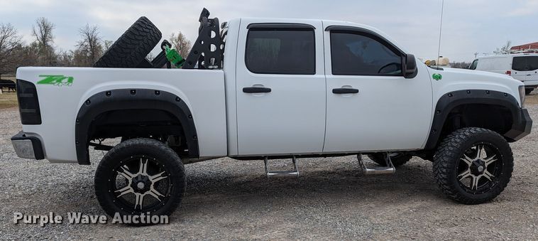 image for item MN9799 2011 GMC Sierra 1500  Crew Cab pickup truck