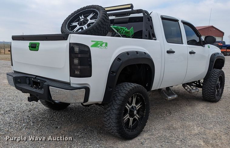 image for item MN9799 2011 GMC Sierra 1500  Crew Cab pickup truck