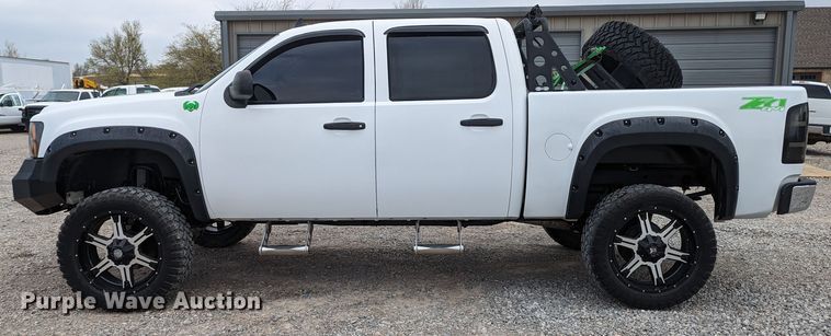 image for item MN9799 2011 GMC Sierra 1500  Crew Cab pickup truck