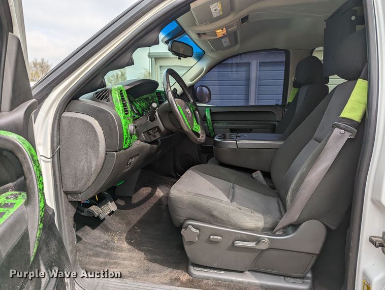 image for item MN9799 2011 GMC Sierra 1500  Crew Cab pickup truck