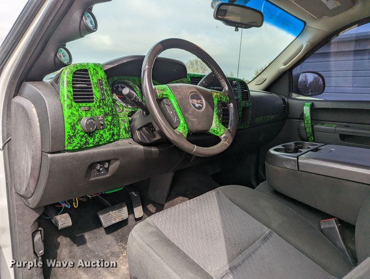 image for item MN9799 2011 GMC Sierra 1500  Crew Cab pickup truck