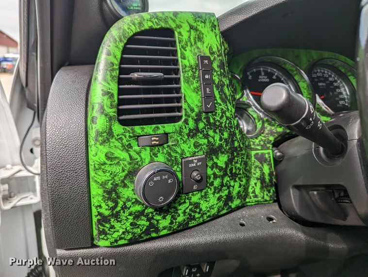 image for item MN9799 2011 GMC Sierra 1500  Crew Cab pickup truck