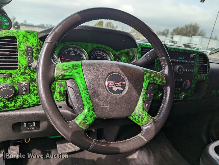 image for item MN9799 2011 GMC Sierra 1500  Crew Cab pickup truck