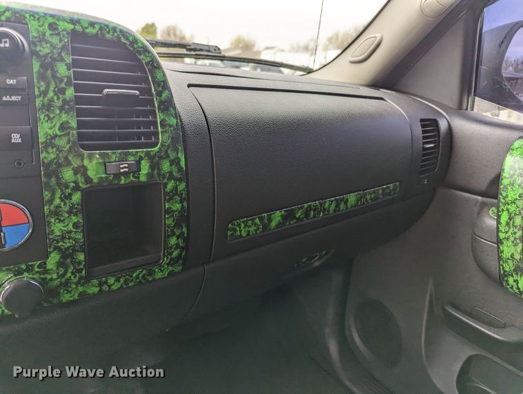 image for item MN9799 2011 GMC Sierra 1500  Crew Cab pickup truck