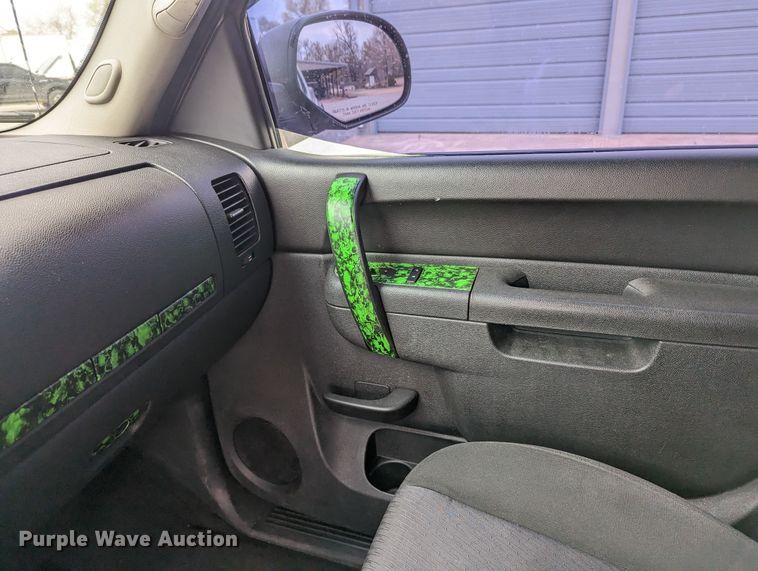 image for item MN9799 2011 GMC Sierra 1500  Crew Cab pickup truck