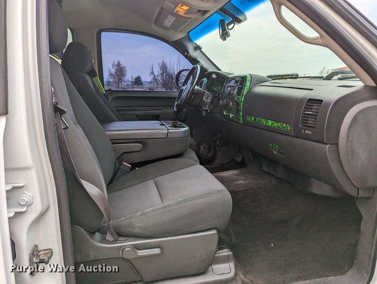 image for item MN9799 2011 GMC Sierra 1500  Crew Cab pickup truck