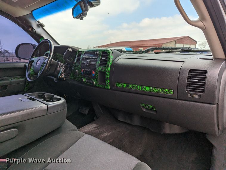 image for item MN9799 2011 GMC Sierra 1500  Crew Cab pickup truck