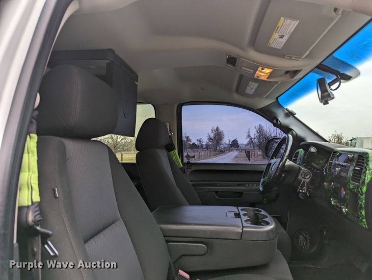 image for item MN9799 2011 GMC Sierra 1500  Crew Cab pickup truck