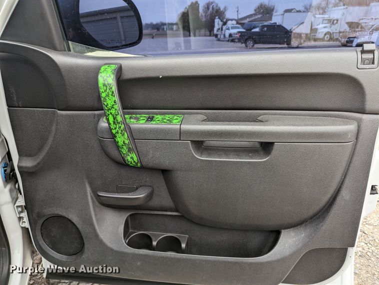 image for item MN9799 2011 GMC Sierra 1500  Crew Cab pickup truck