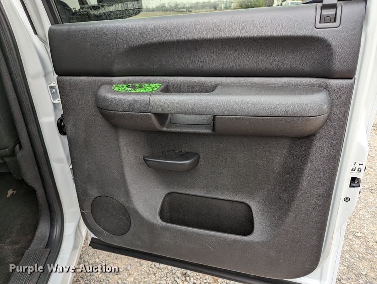 image for item MN9799 2011 GMC Sierra 1500  Crew Cab pickup truck