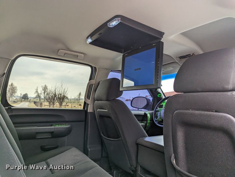 image for item MN9799 2011 GMC Sierra 1500  Crew Cab pickup truck