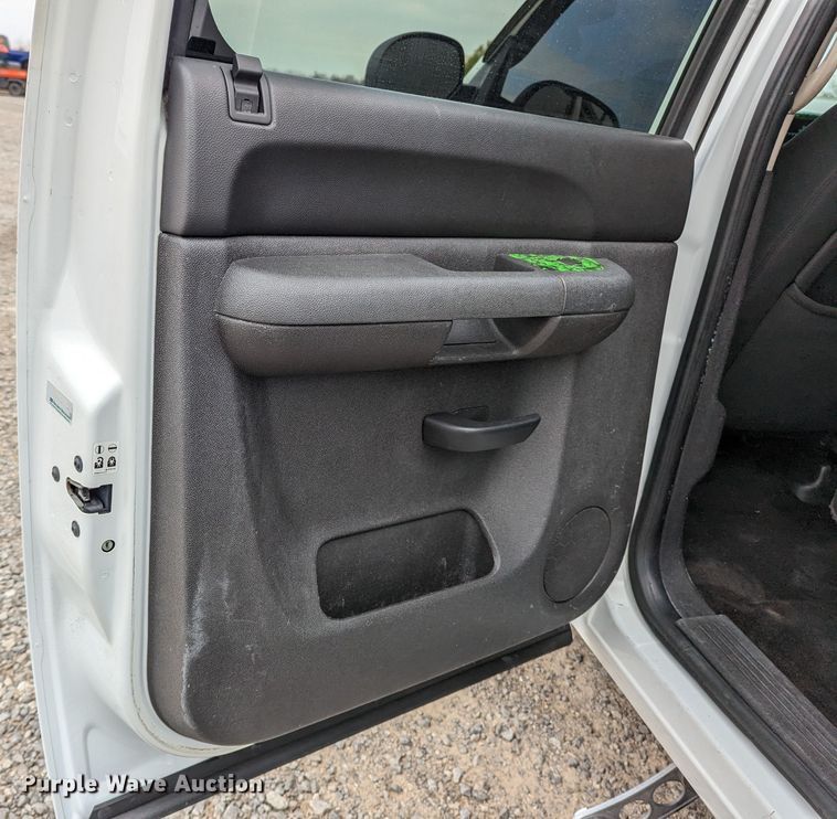 image for item MN9799 2011 GMC Sierra 1500  Crew Cab pickup truck