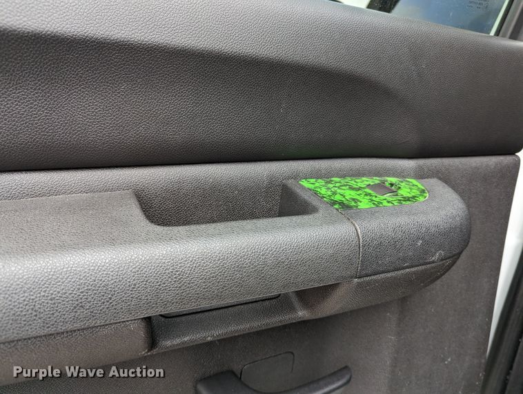 image for item MN9799 2011 GMC Sierra 1500  Crew Cab pickup truck